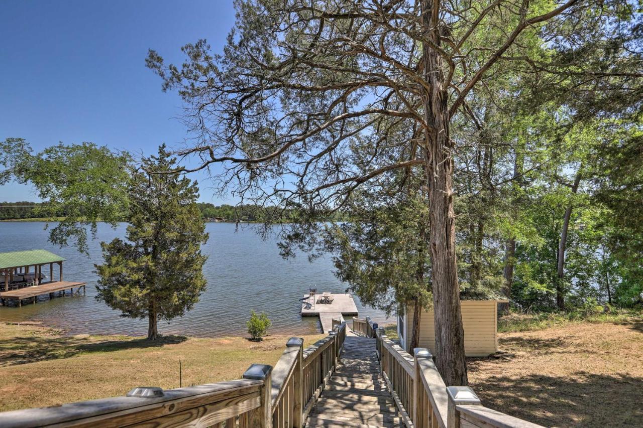 House With Dock And Slide Situated On Lake Sinclair! Sparta Exteriör bild